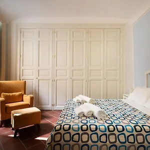 i-tre-balconi-di-via-roma-apartment.sicilyhotelsitaly.net/